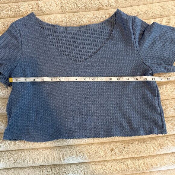 Casual Comfort in Style – Blue Waffle-Knit Cropped Top (Size S) - Picture 6 of 6